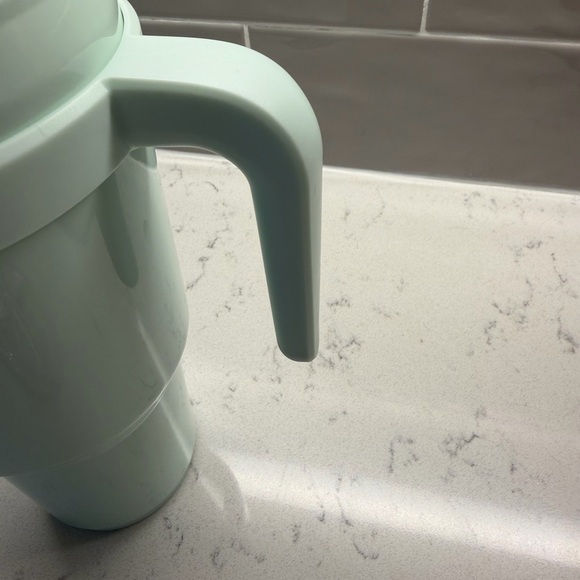 Reduce Mint Green Insulated Tumbler with Handle  40 oz - dishwasher safe- - Picture 4 of 6